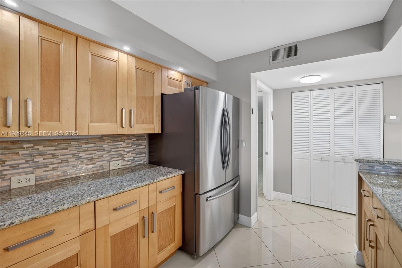 200 Leslie Dr 707 photo 7
