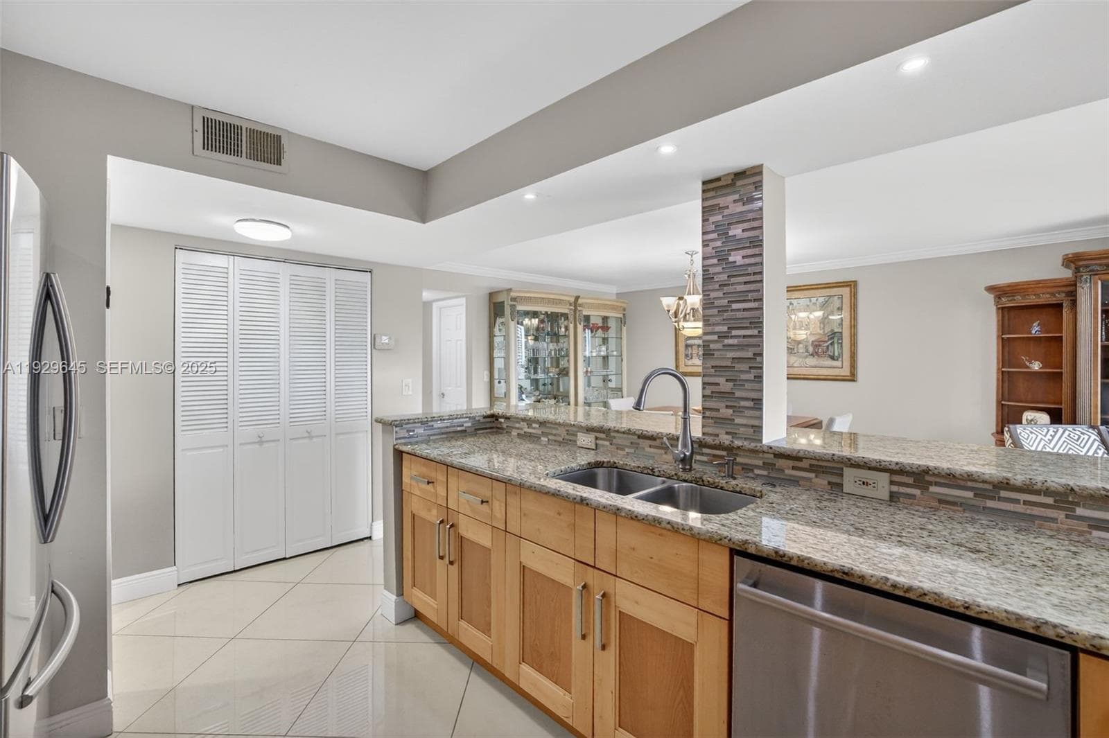 200 Leslie Dr 707 photo 8