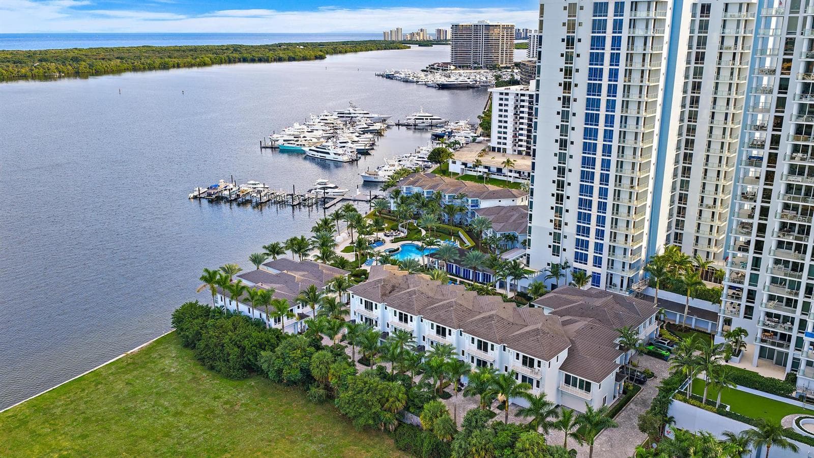112 Water Club Court N photo 2