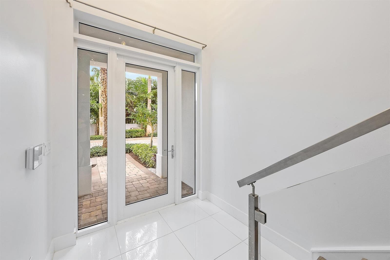 112 Water Club Court N photo 3