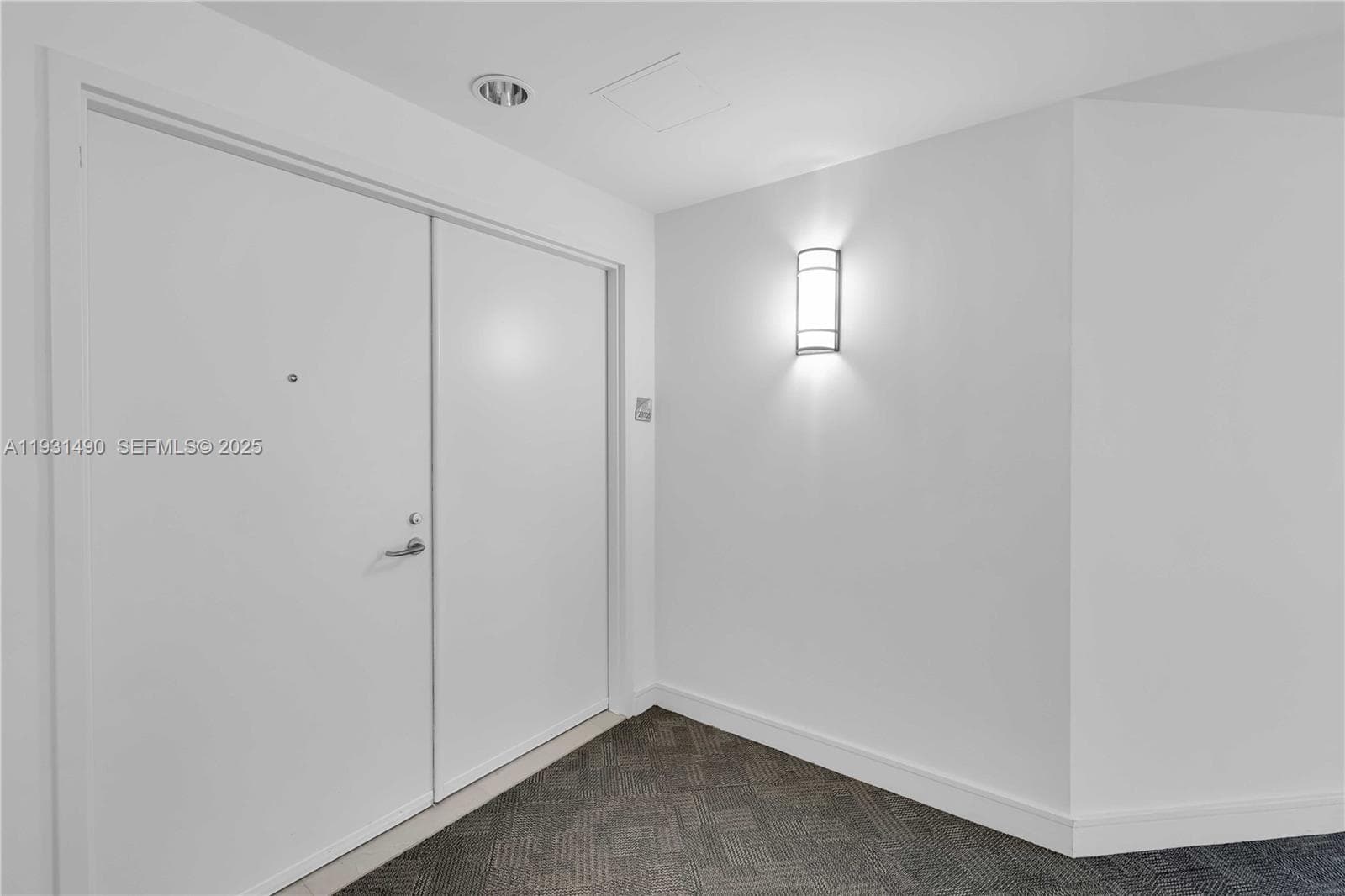 3131 NE 188th St 2-1005 photo 2