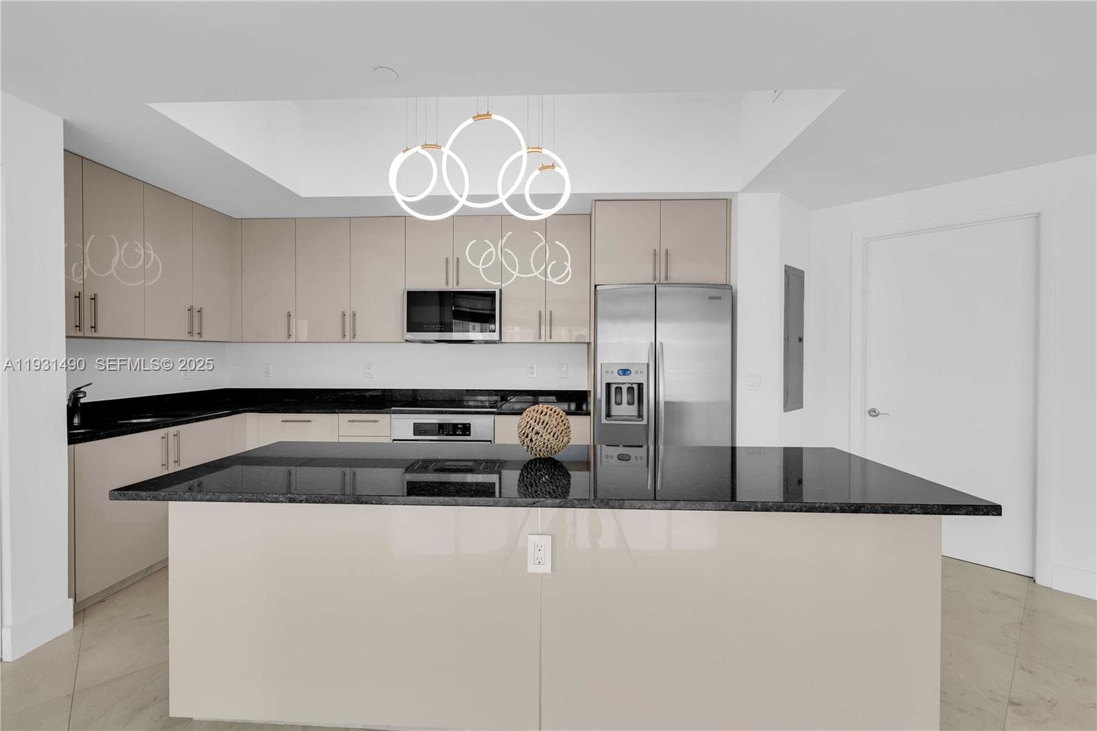 3131 NE 188th St 2-1005 photo 1