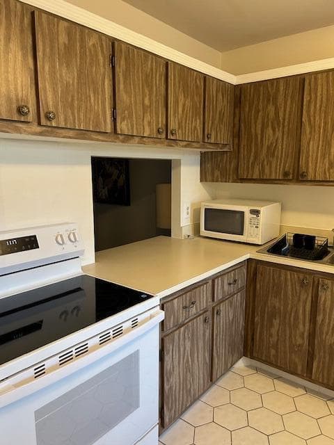 221 Lake Meryl Drive photo 4
