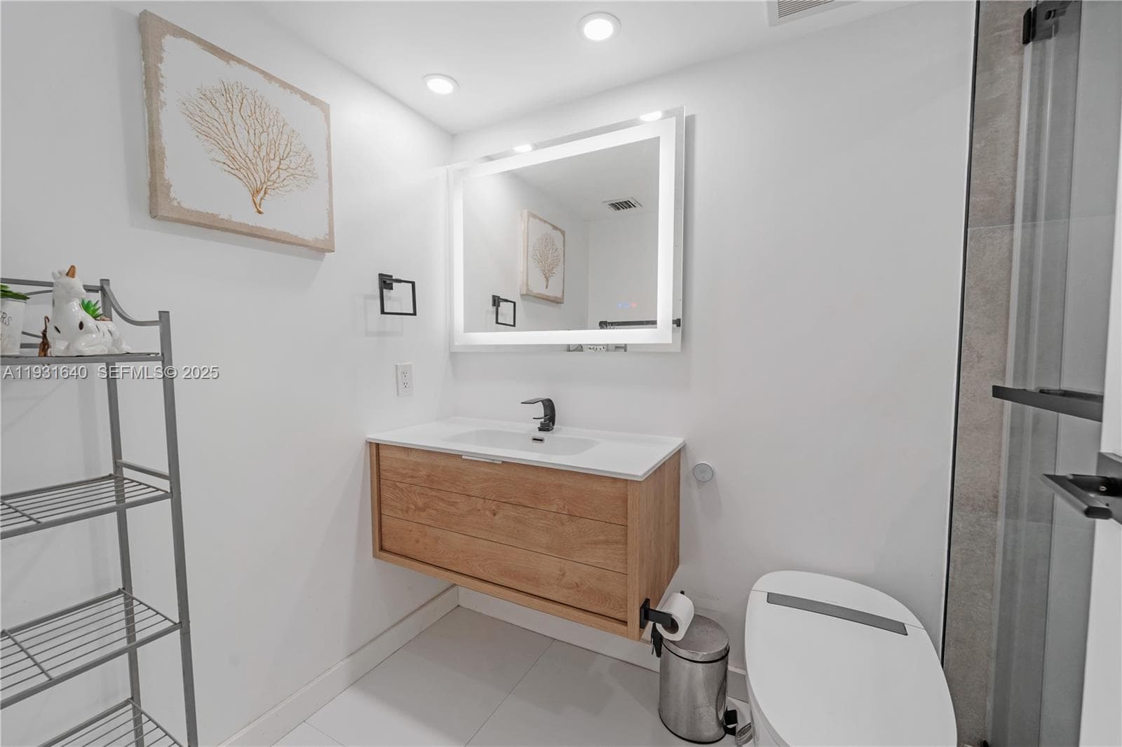 7601 E Treasure Dr 819 photo 12