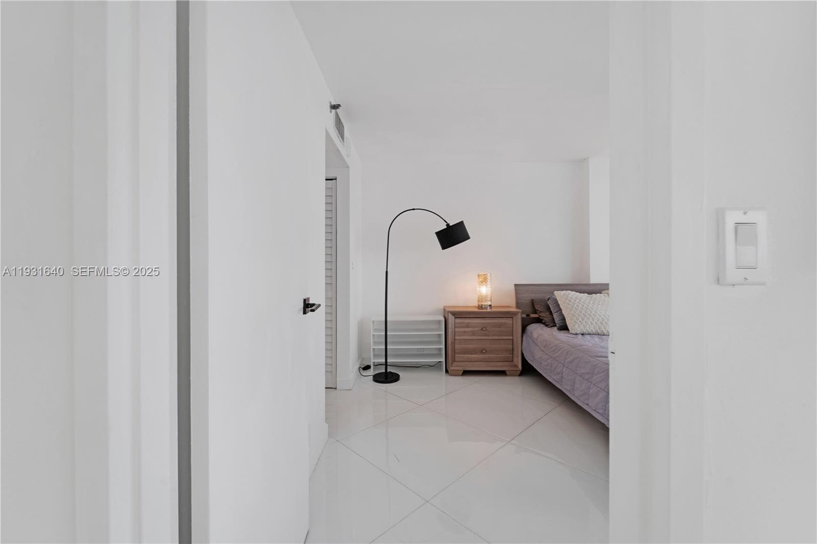 7601 E Treasure Dr 819 photo 15