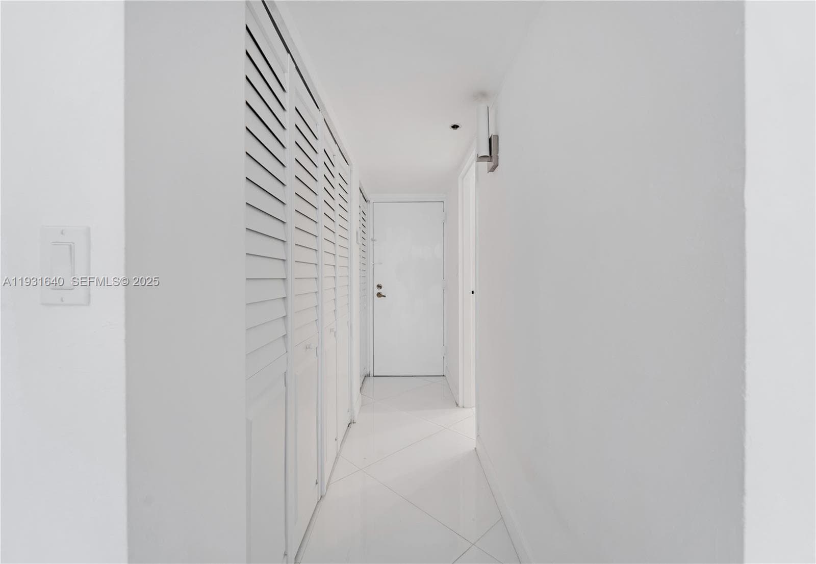 7601 E Treasure Dr 819 photo 11