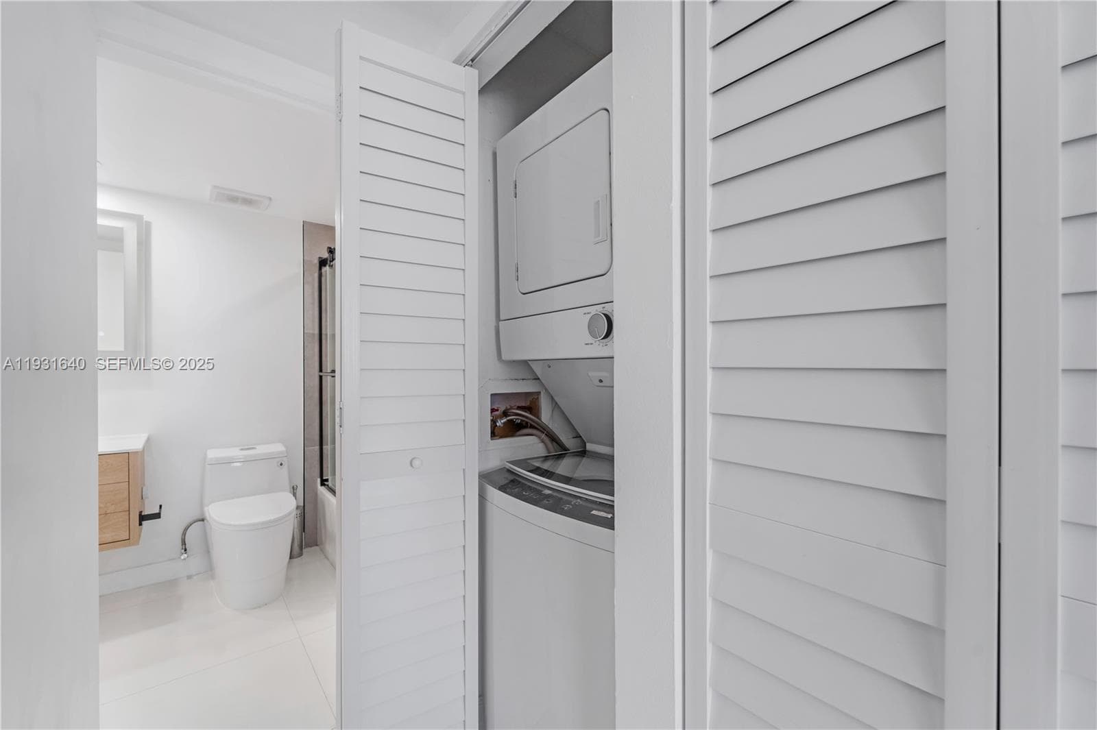 7601 E Treasure Dr 819 photo 21