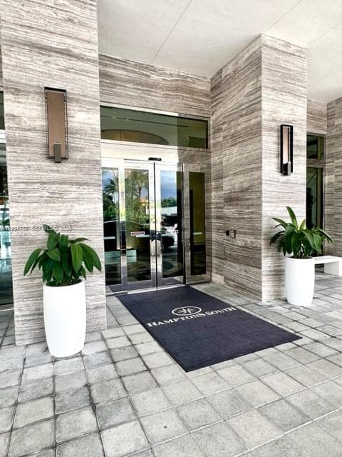 20201 E Country Club Dr 903 photo 3