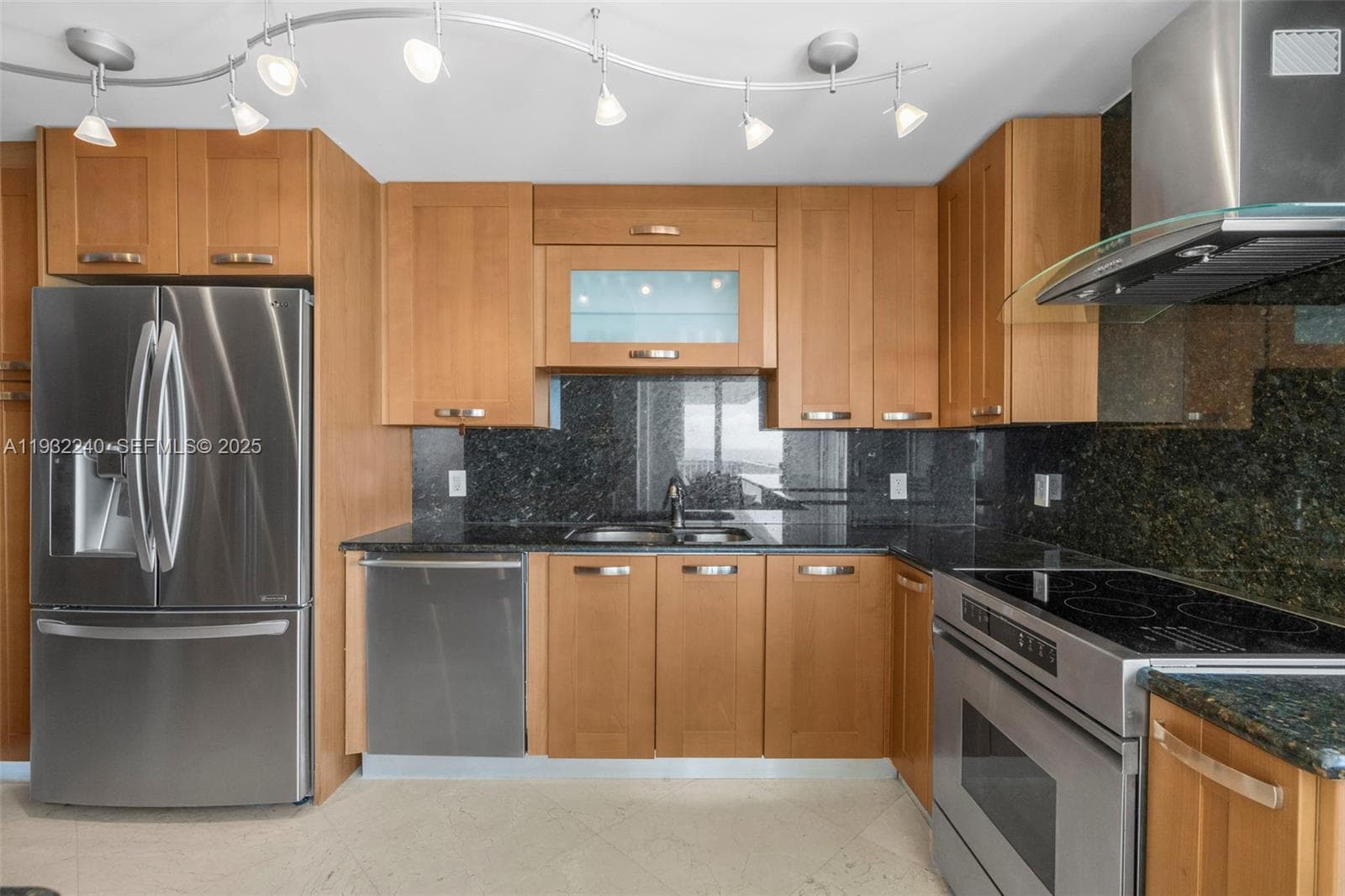 881 Ocean Dr 20A photo 9