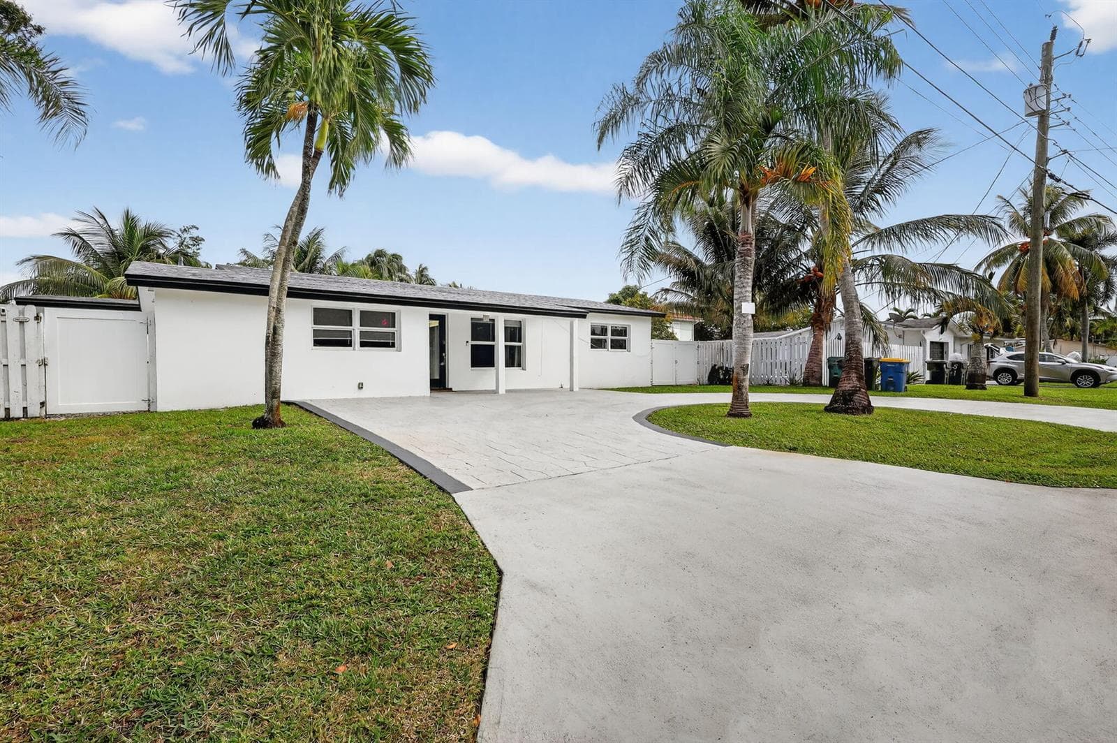 4540 SW 28th Terrace photo 3