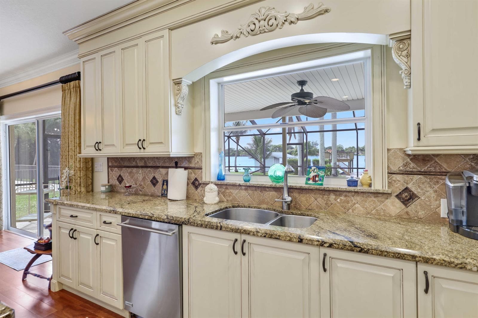 2097 Circle Place Drive photo 15