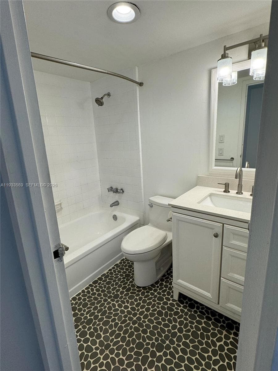 1600 SE 15th St 607 photo 4