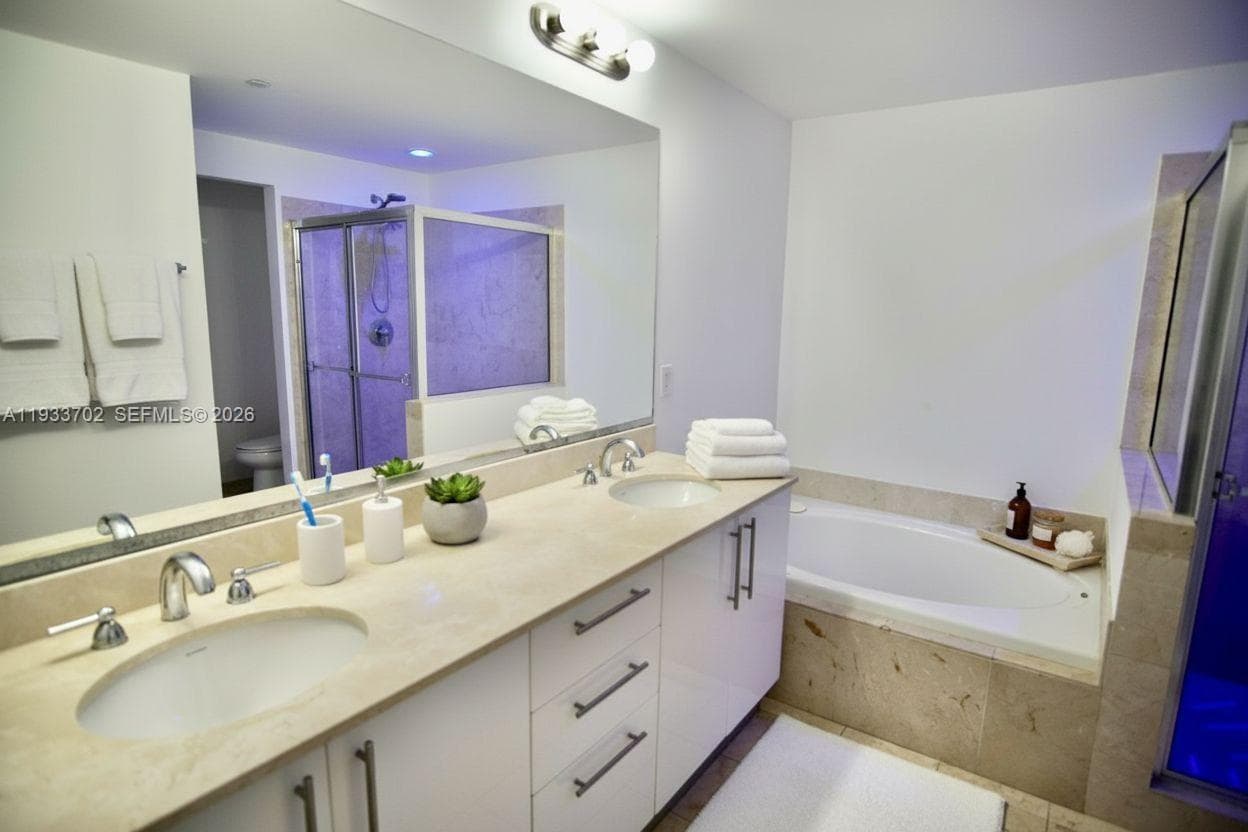 3330 NE 190th St 1112 photo 13