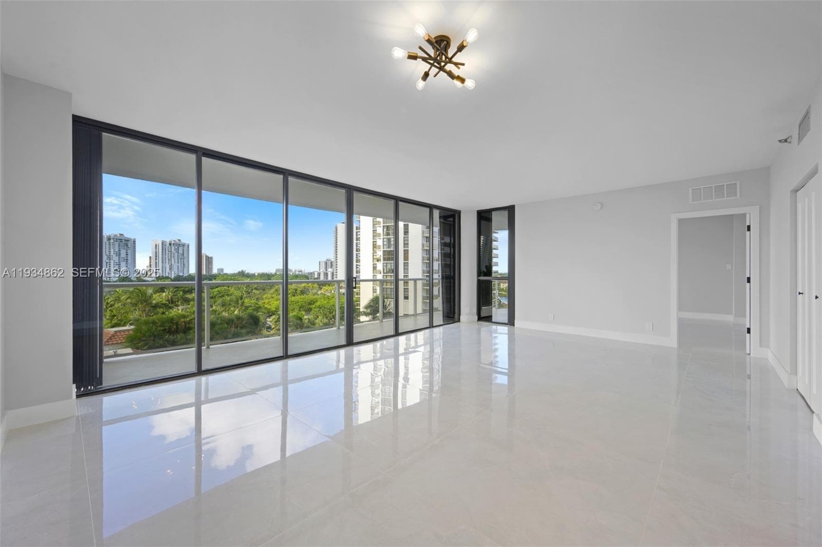 20281 E Country Club Dr 501 photo 2