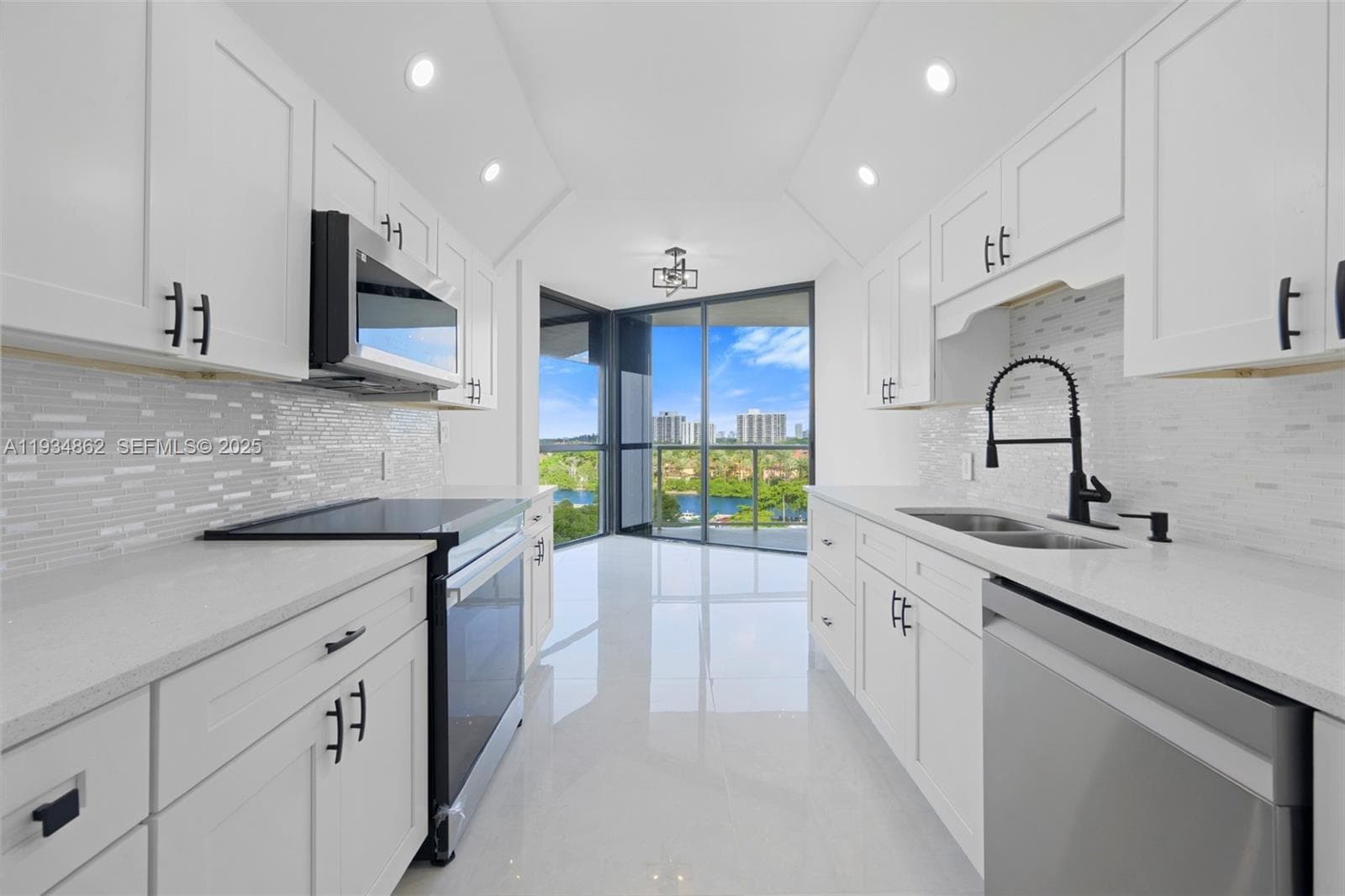 20281 E Country Club Dr 501 photo 6