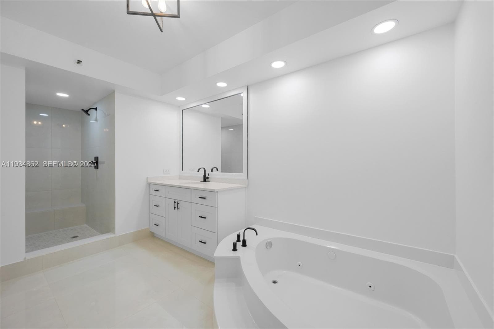 20281 E Country Club Dr 501 photo 13