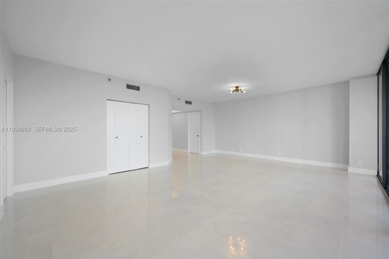 20281 E Country Club Dr 501 photo 3