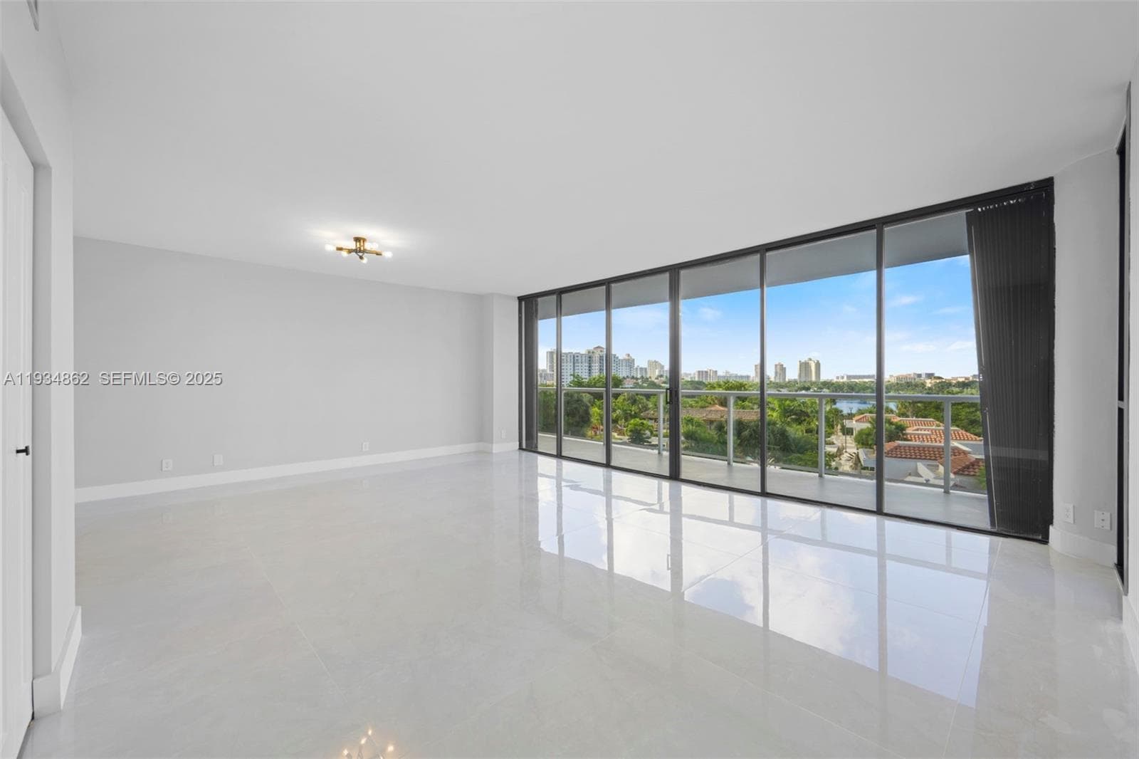 20281 E Country Club Dr 501 photo 1