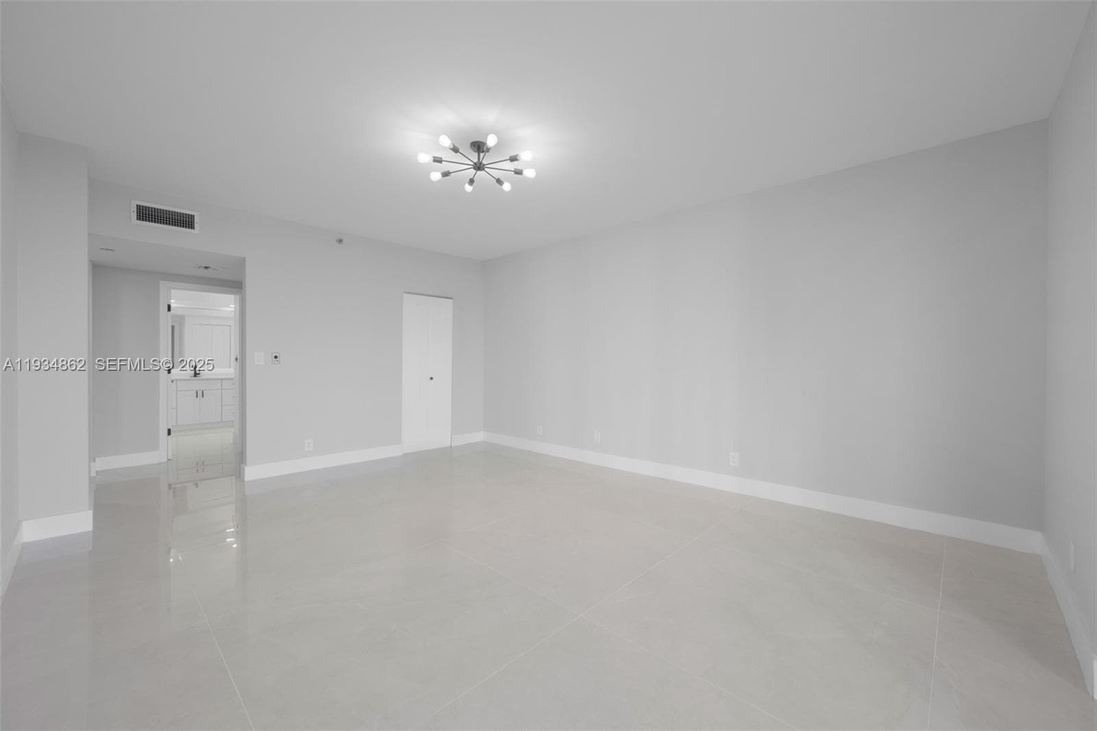 20281 E Country Club Dr 501 photo 9
