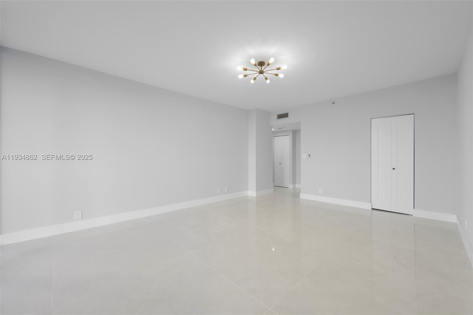 20281 E Country Club Dr 501 photo 10