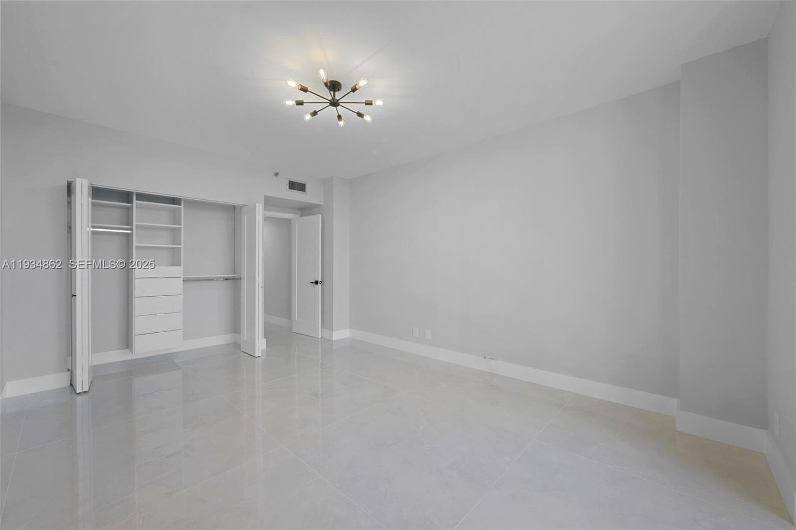 20281 E Country Club Dr 501 photo 15