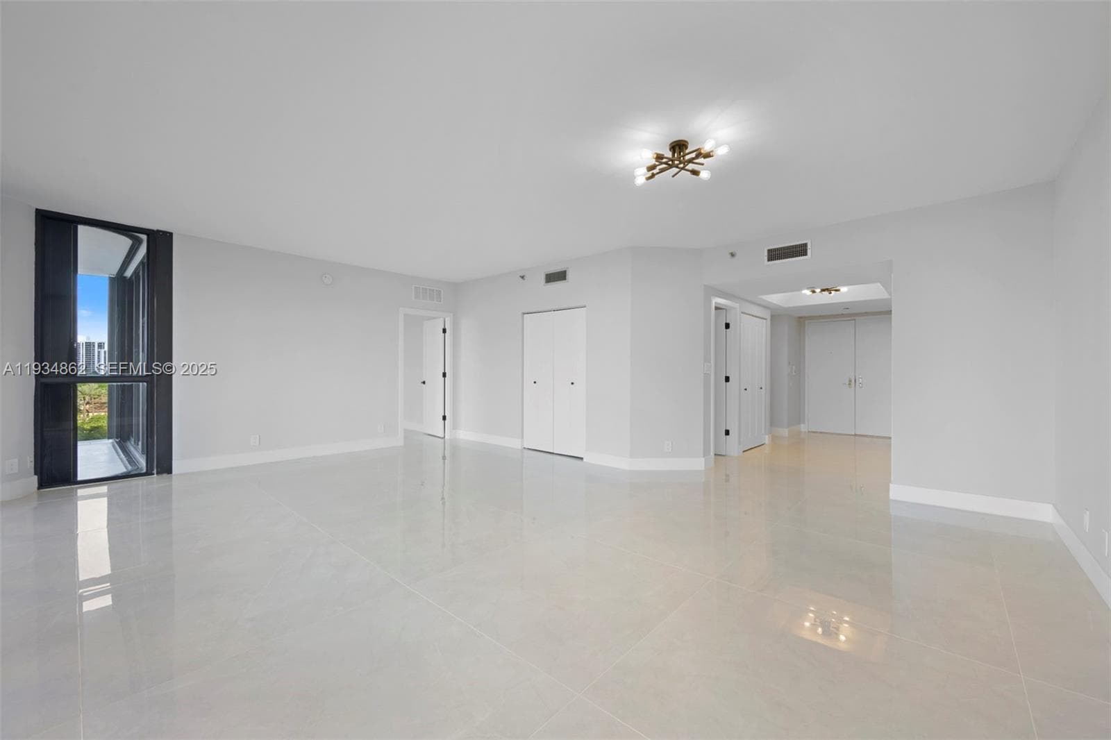 20281 E Country Club Dr 501 photo 4