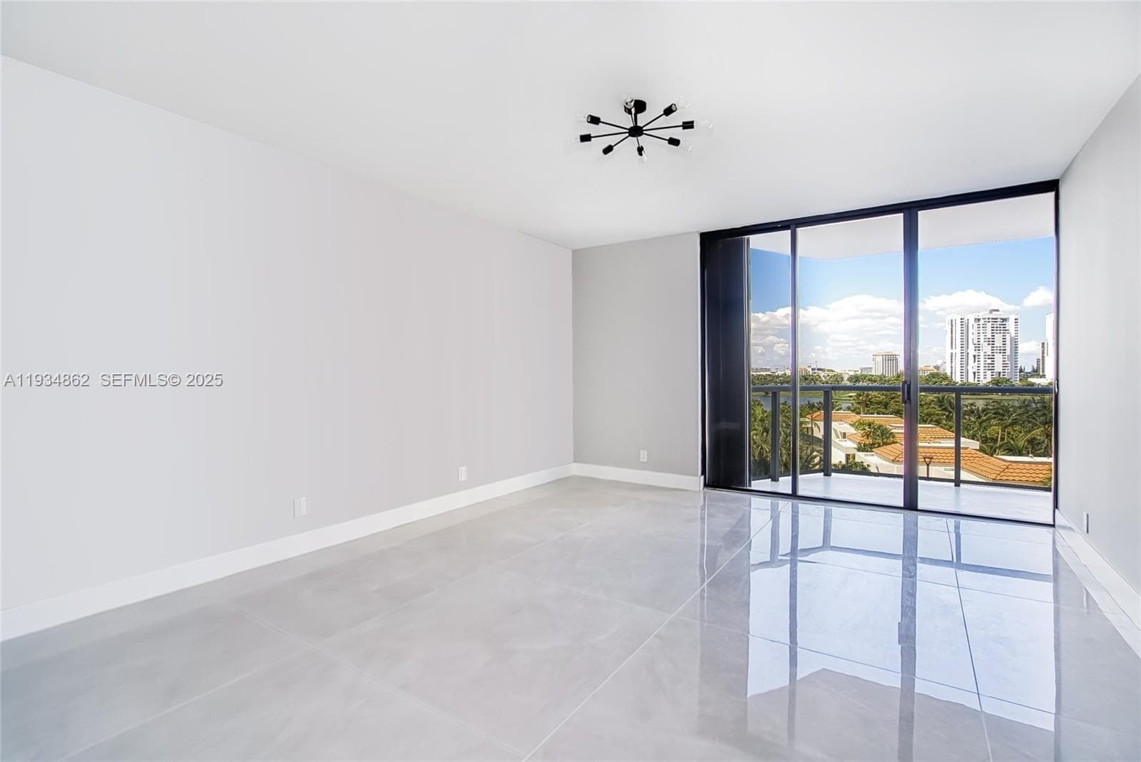 20281 E Country Club Dr 501 photo 8