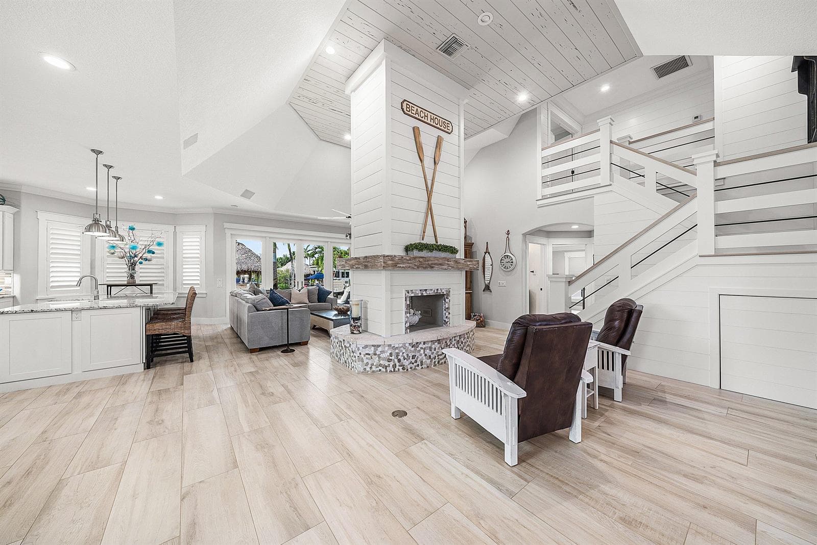 906 Dolphin Drive photo 6