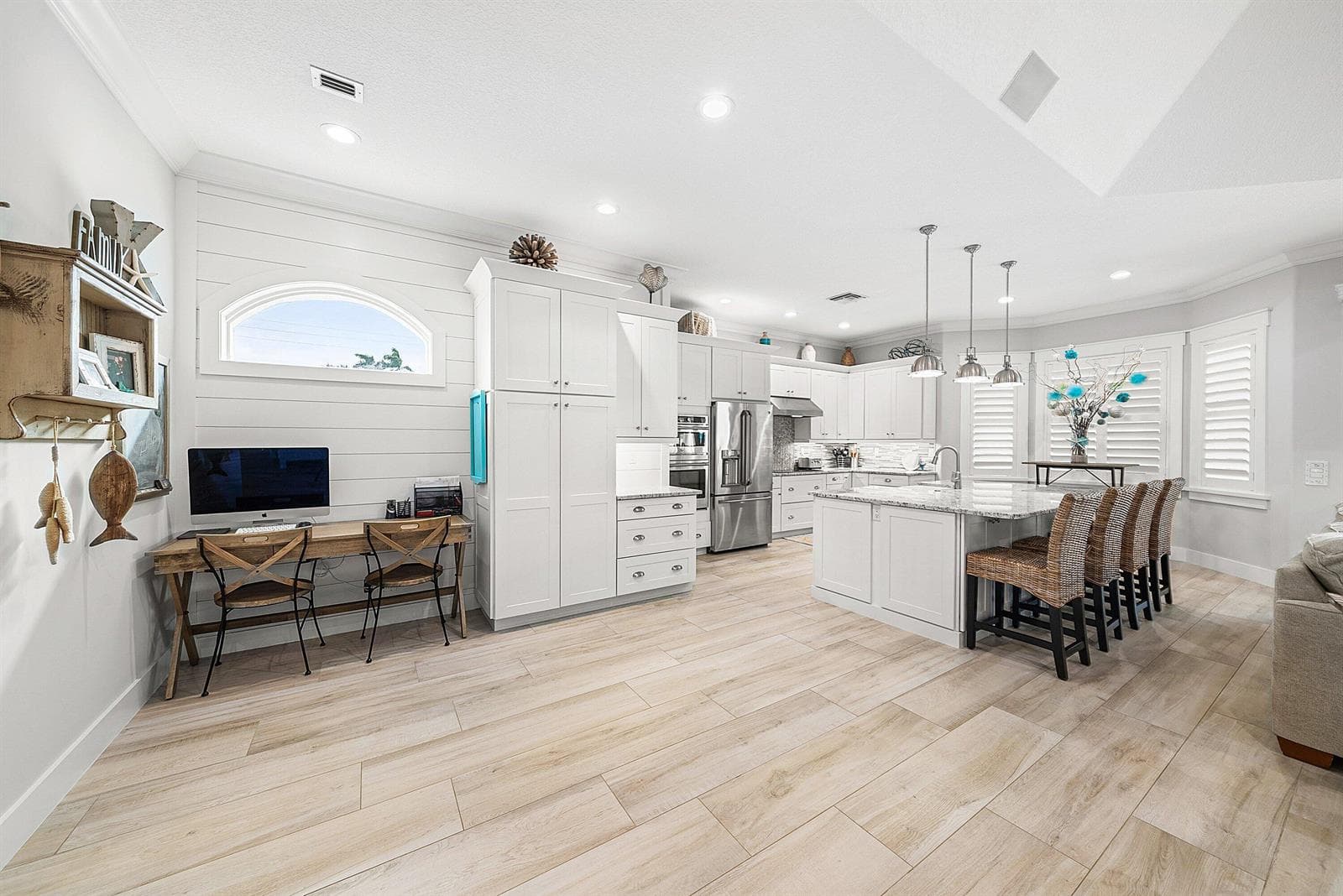 906 Dolphin Drive photo 9