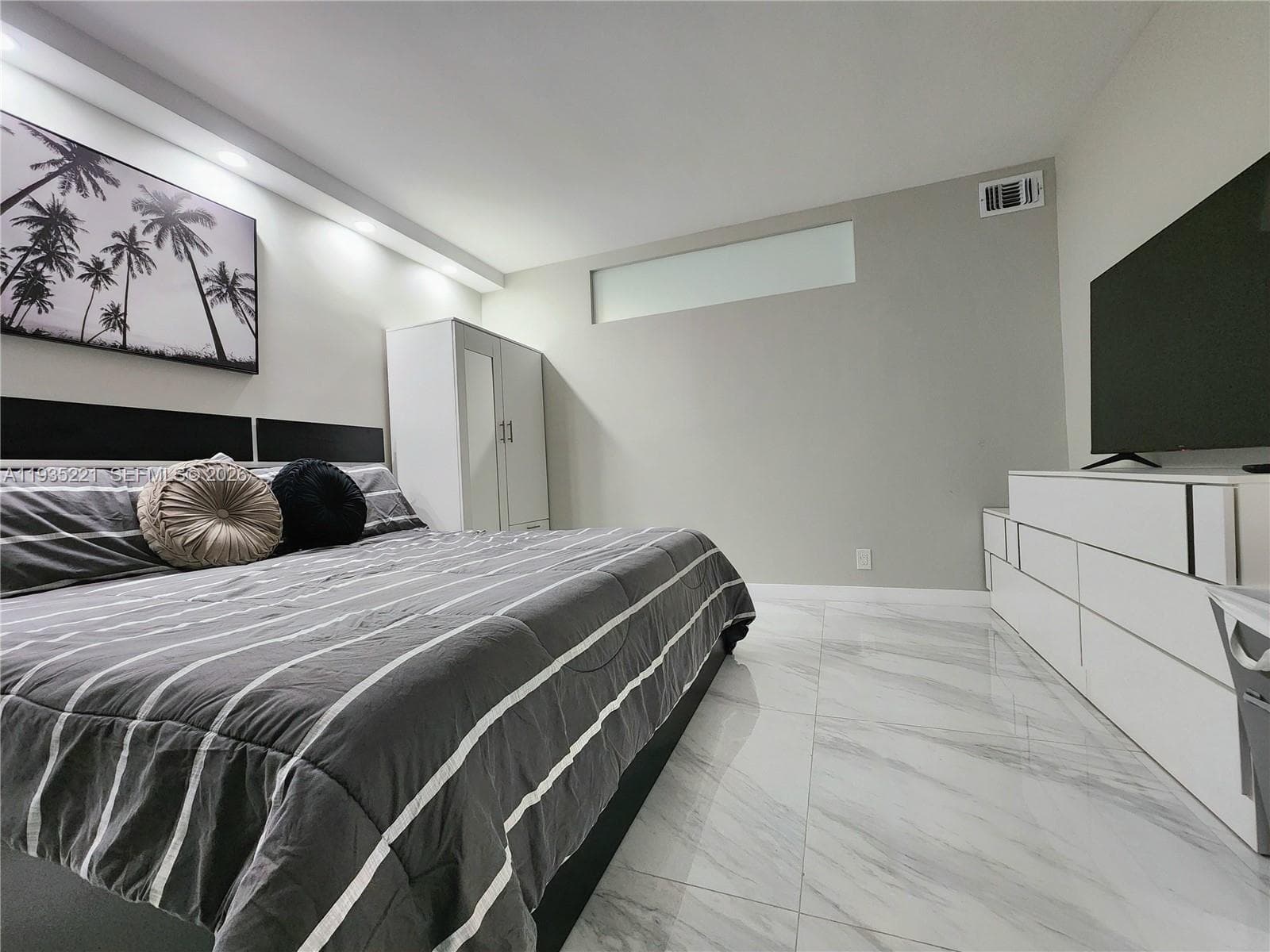 3725 S Ocean Dr 425 photo 8