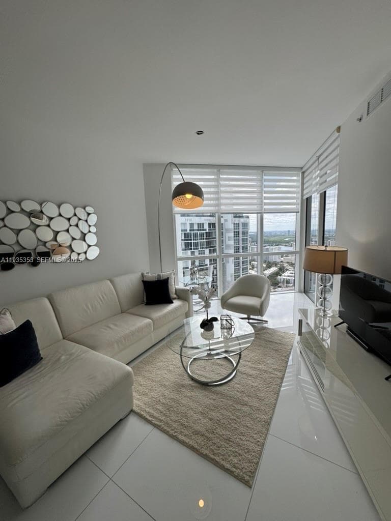 18201 Collins Ave 5508 photo 2