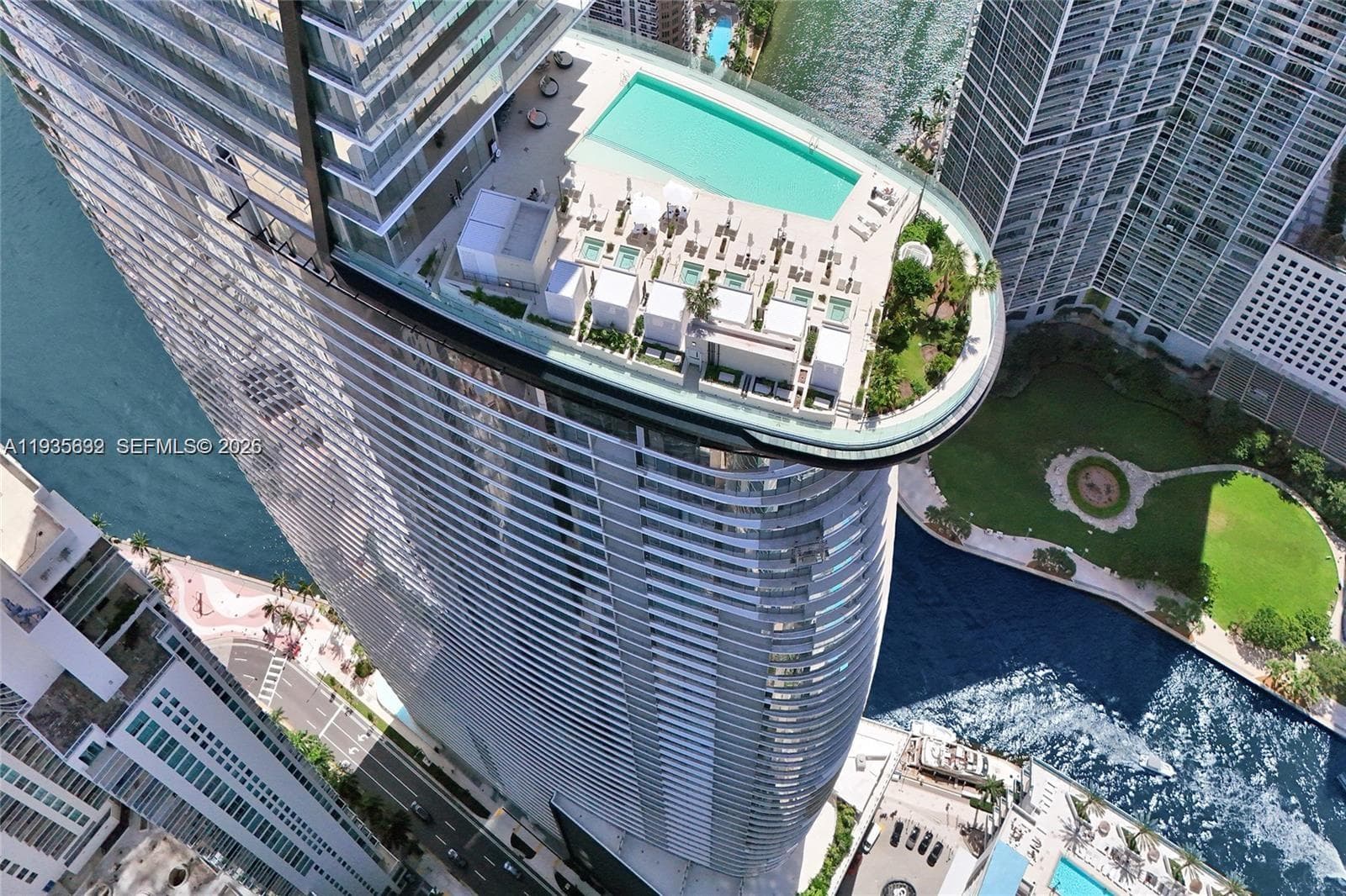 300 Biscayne Blvd Way 3704C photo 1