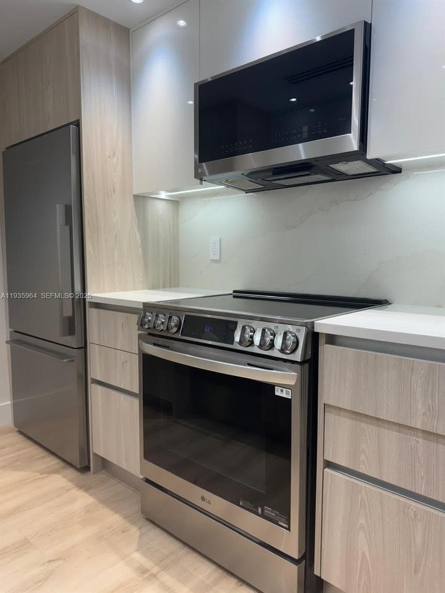 10275 Collins Ave 333 photo 7