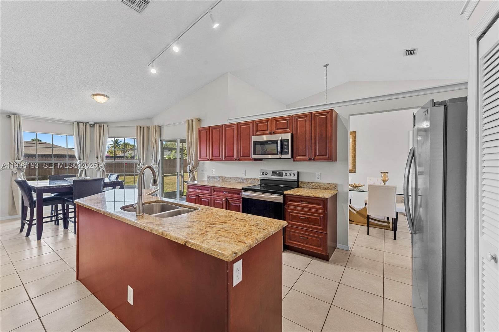 791 SW Hillsboro Cir photo 9