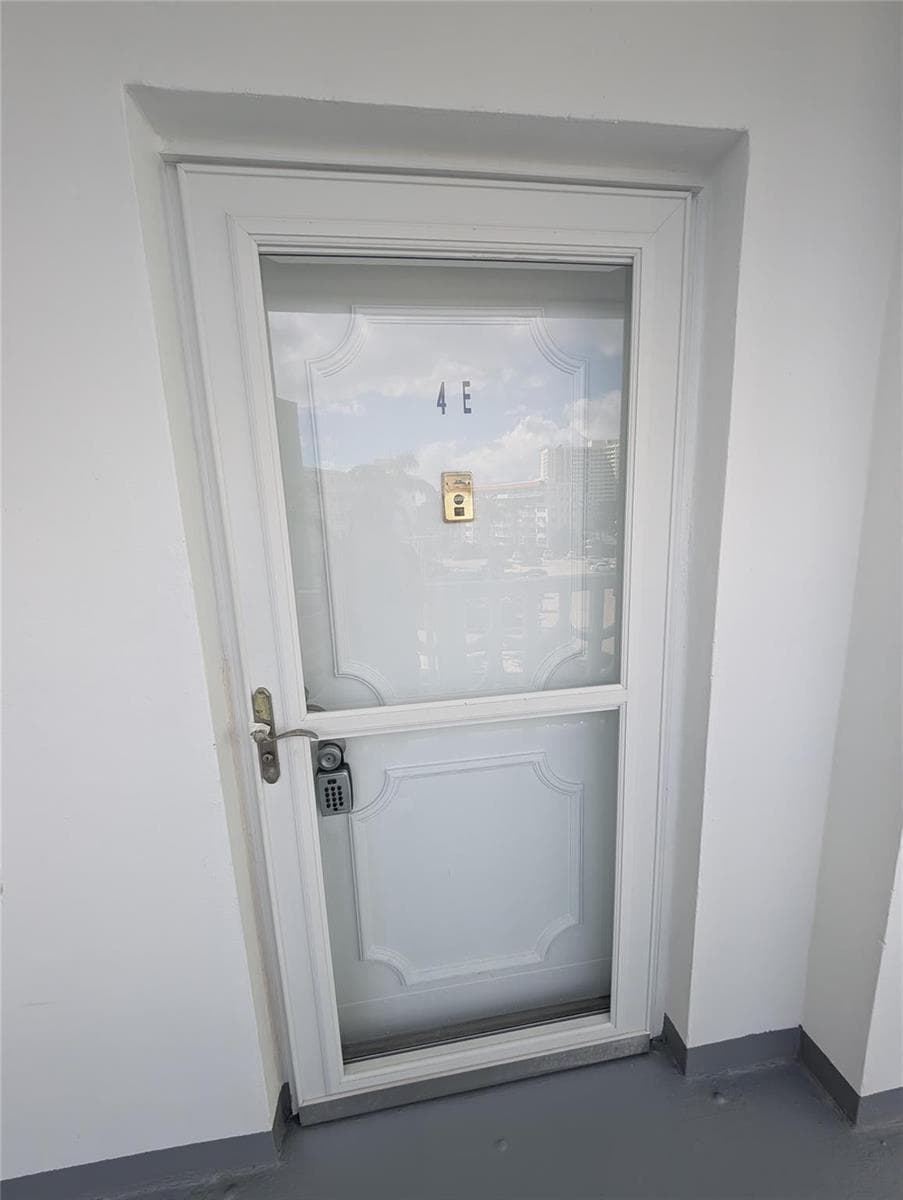 3209 S Ocean Drive 4E photo 2