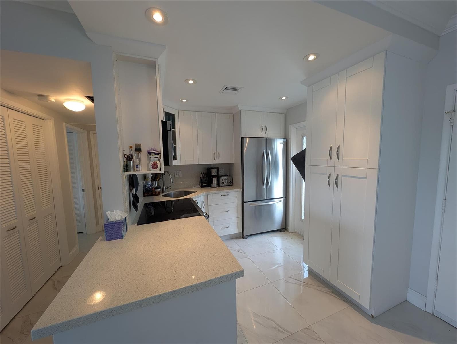 3209 S Ocean Drive 4E photo 3