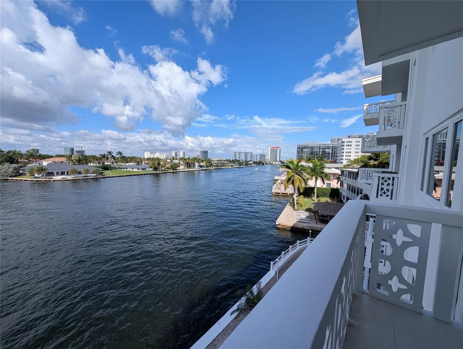 3209 S Ocean Drive 4E photo 1