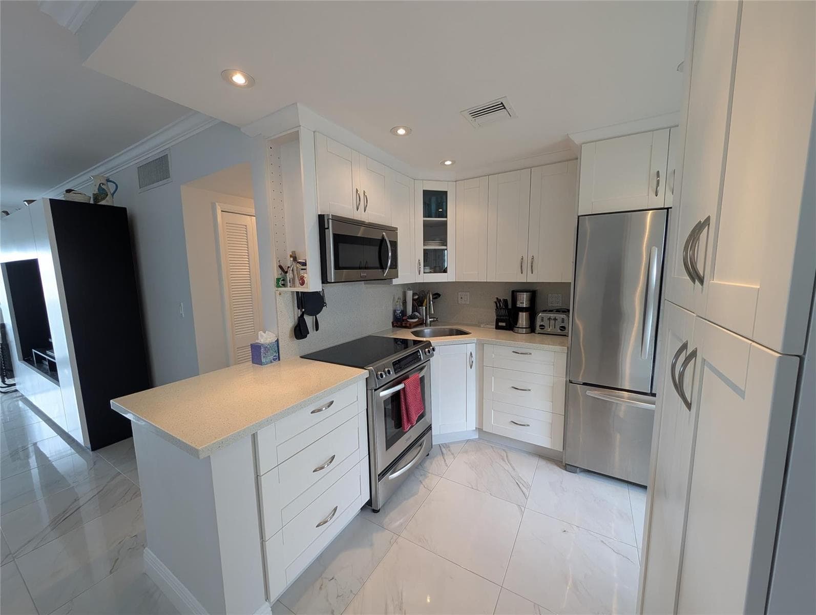 3209 S Ocean Drive 4E photo 4
