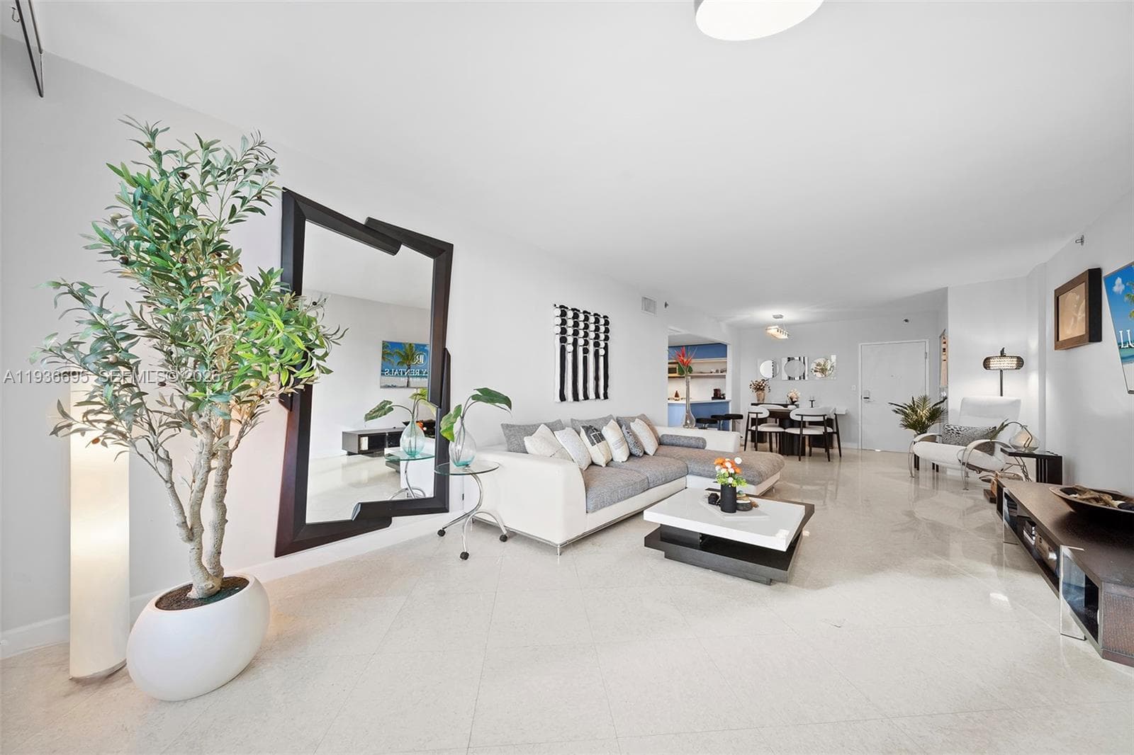 2301 Collins Ave 408 photo 18