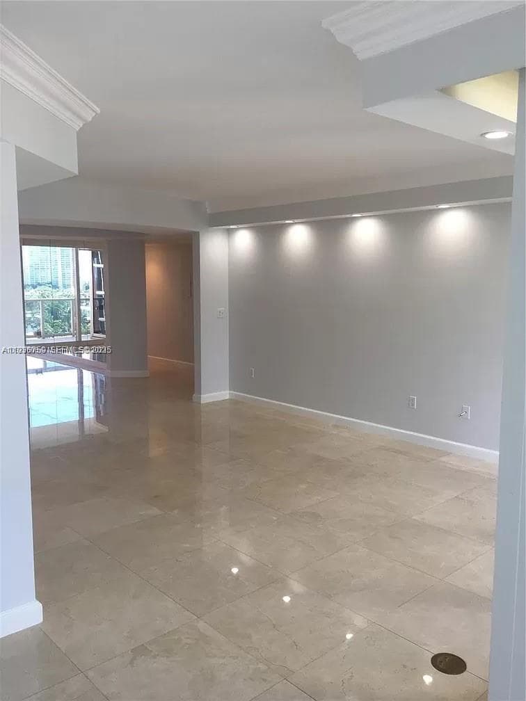 19333 Collins Ave 1109 photo 17
