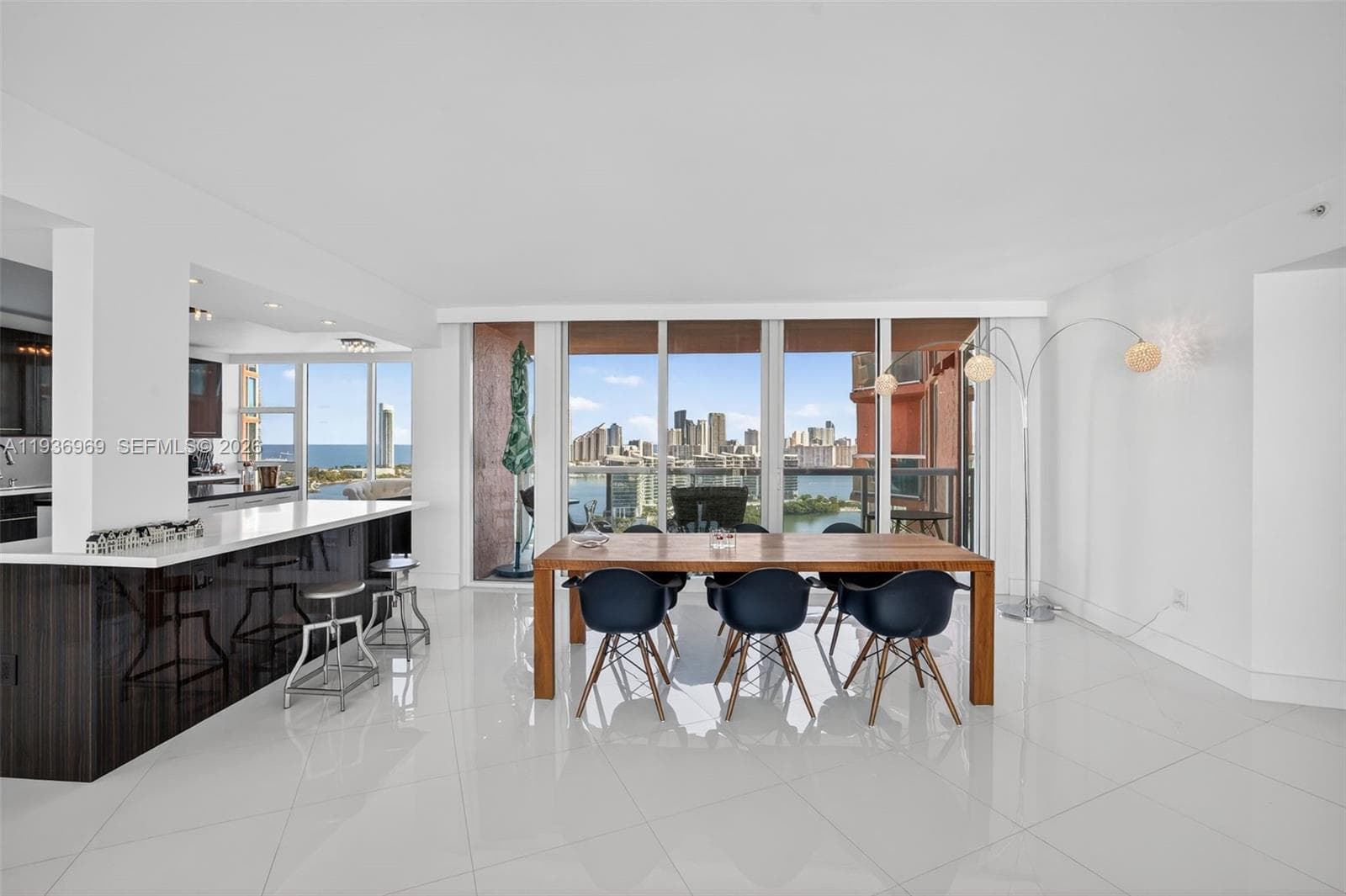 3370 Hidden Bay Dr 2711 photo 4