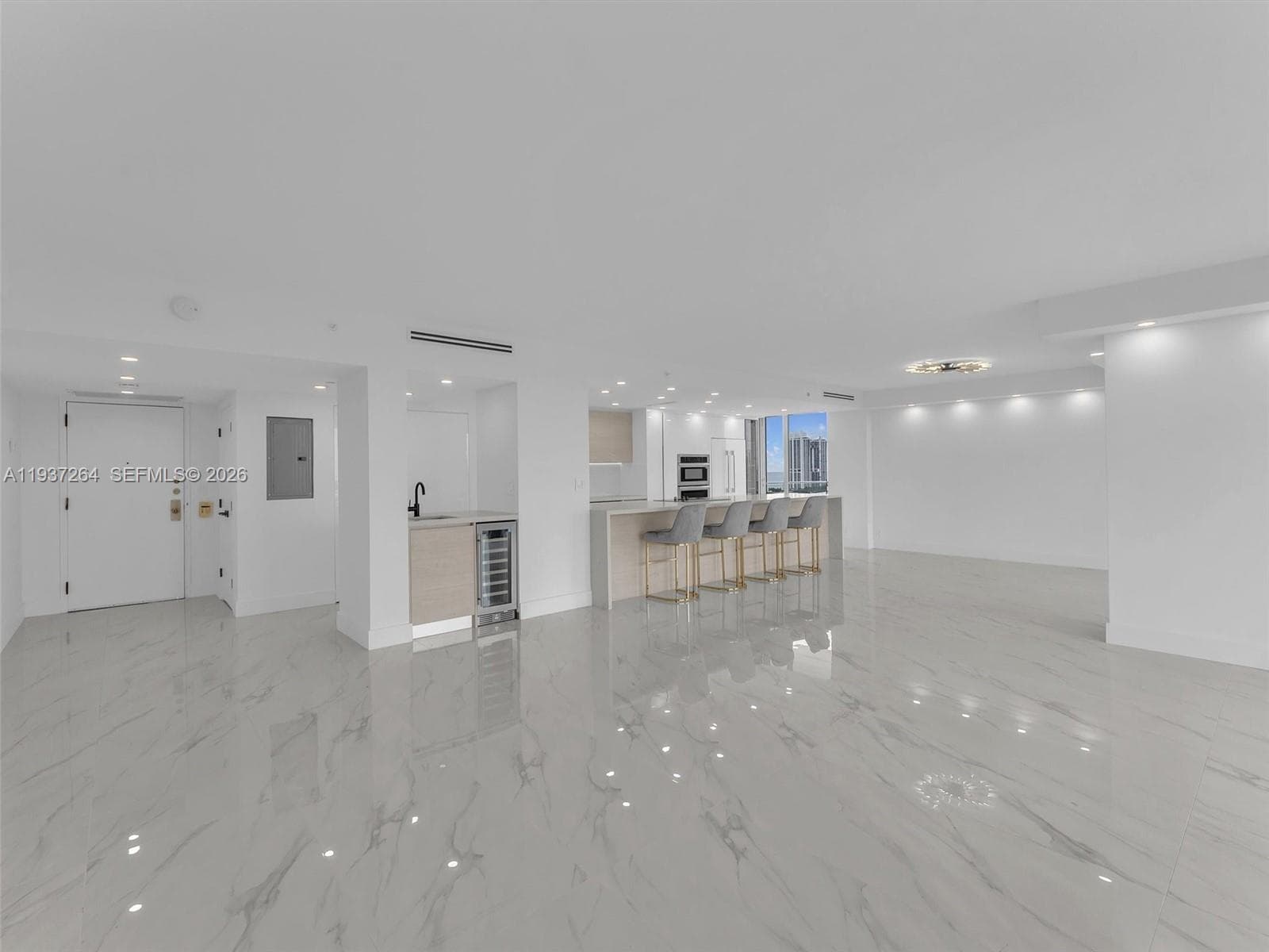 19707 Turnberry way 25D photo 3