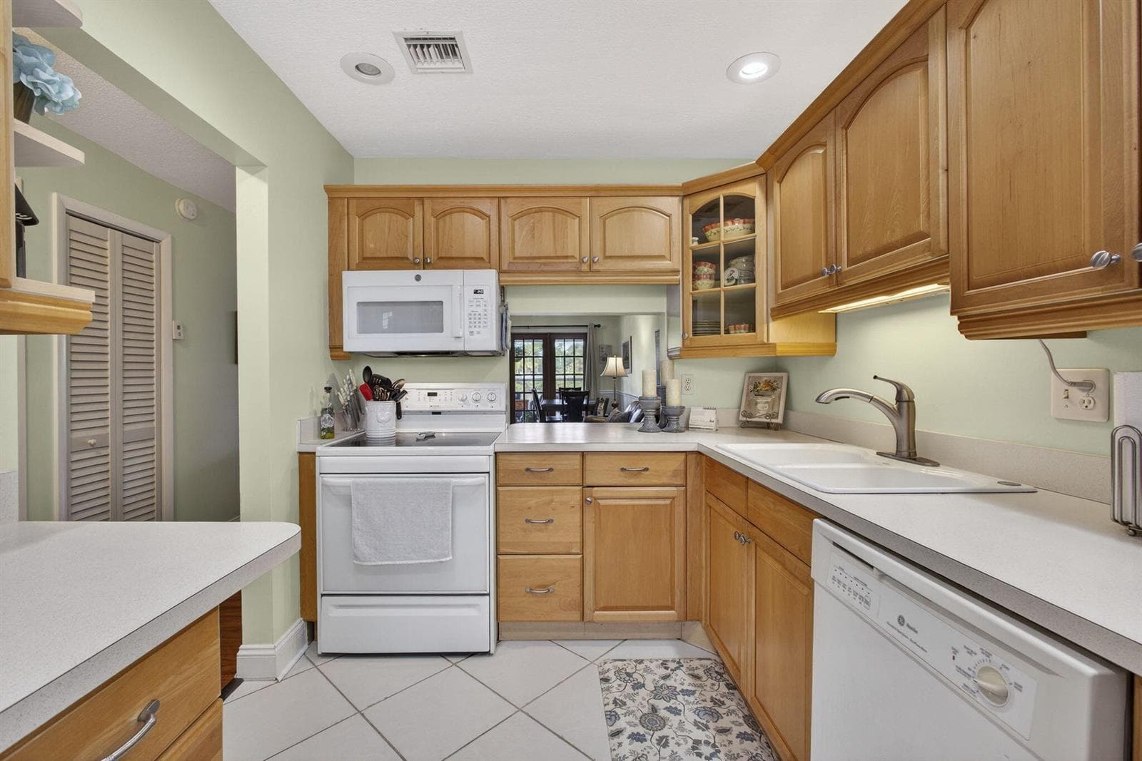 135 Lake Anne Drive photo 6