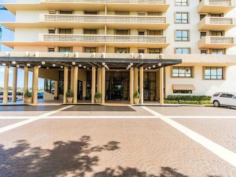 10185 Collins Ave PH02 photo 13