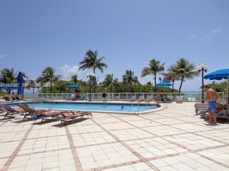 10185 Collins Ave PH02 photo 5