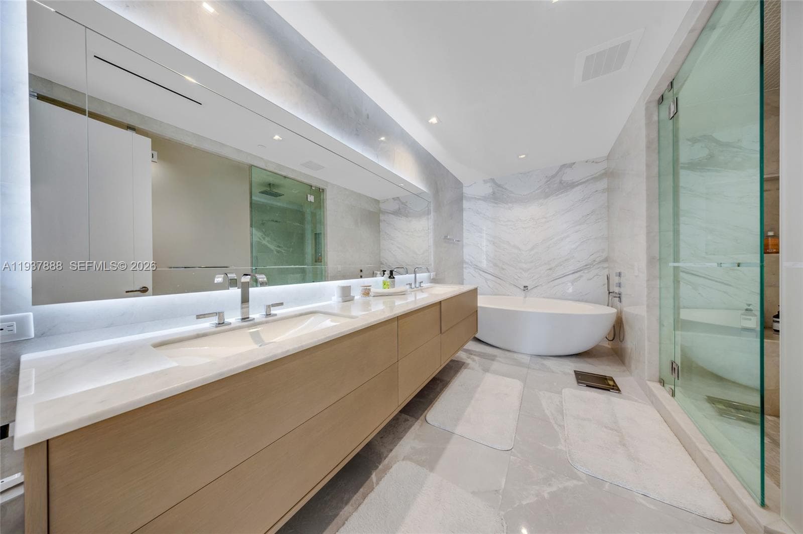 18501 Collins Ave 2502 photo 17