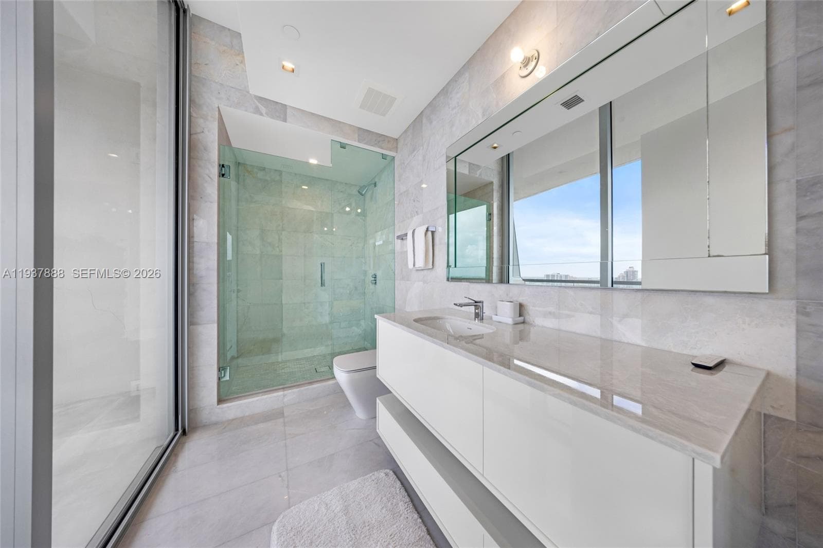 18501 Collins Ave 2502 photo 22