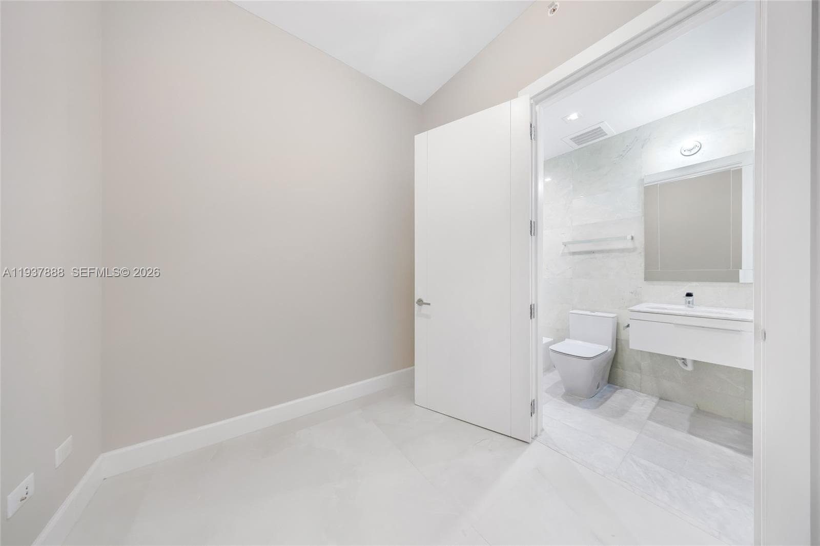 18501 Collins Ave 2502 photo 21
