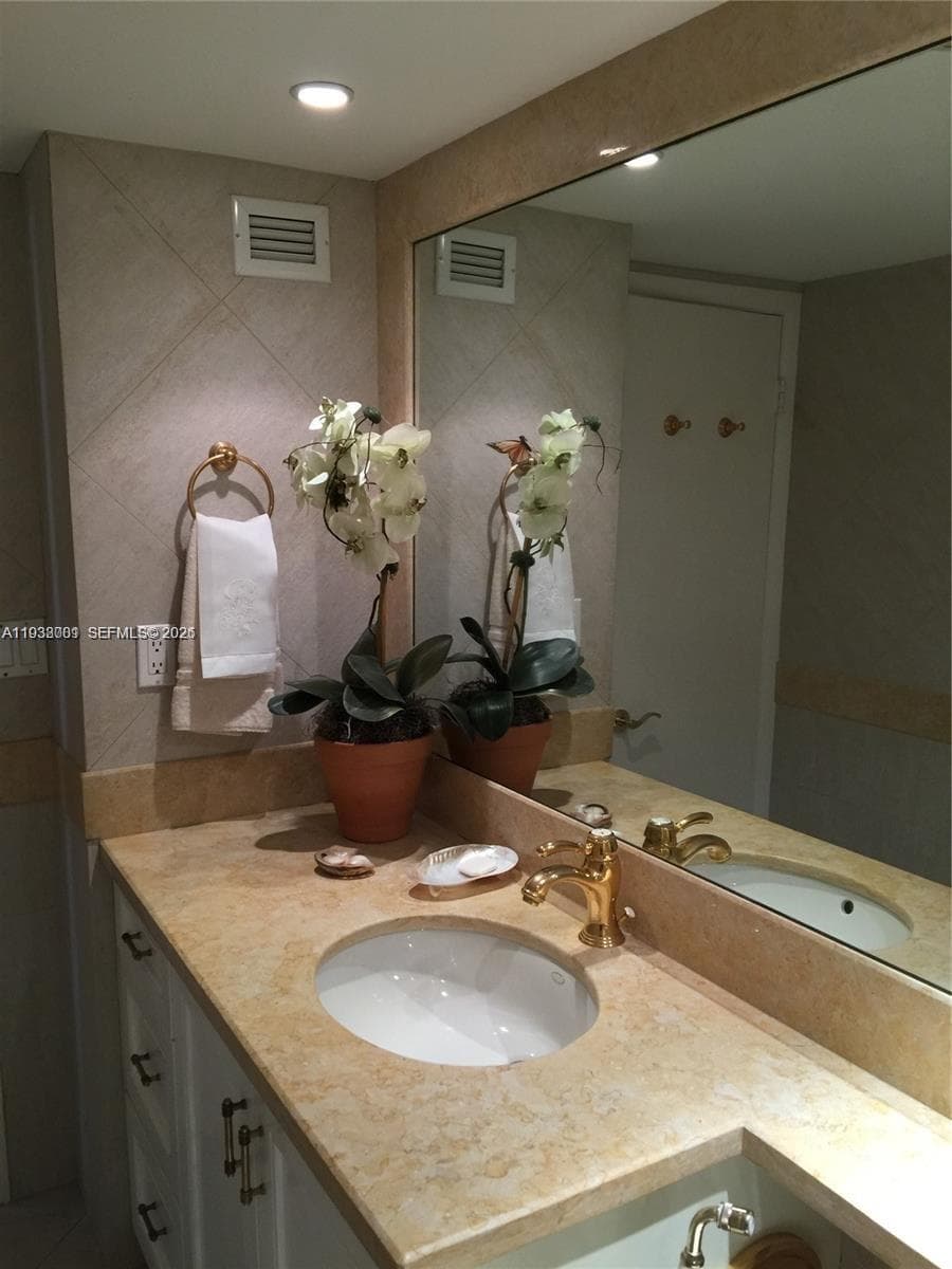 1121 Crandon Blvd F1107 photo 9