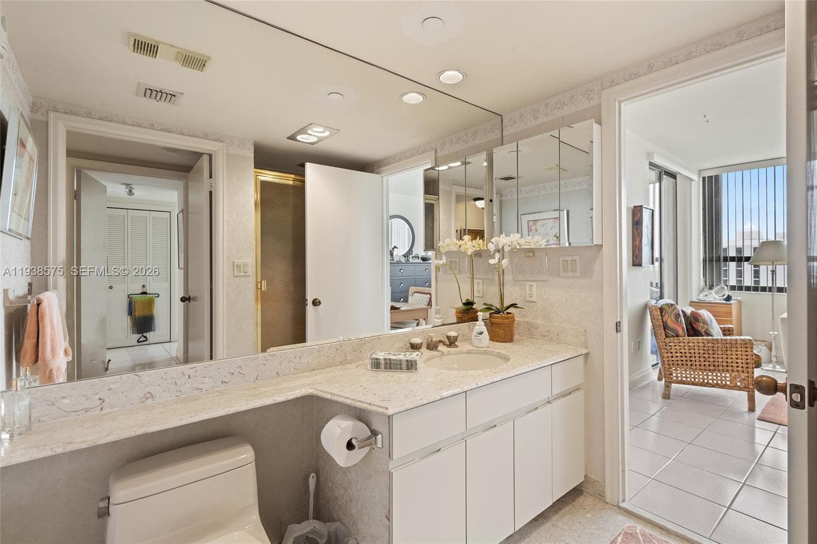 11113 Biscayne Blvd 1554 photo 16